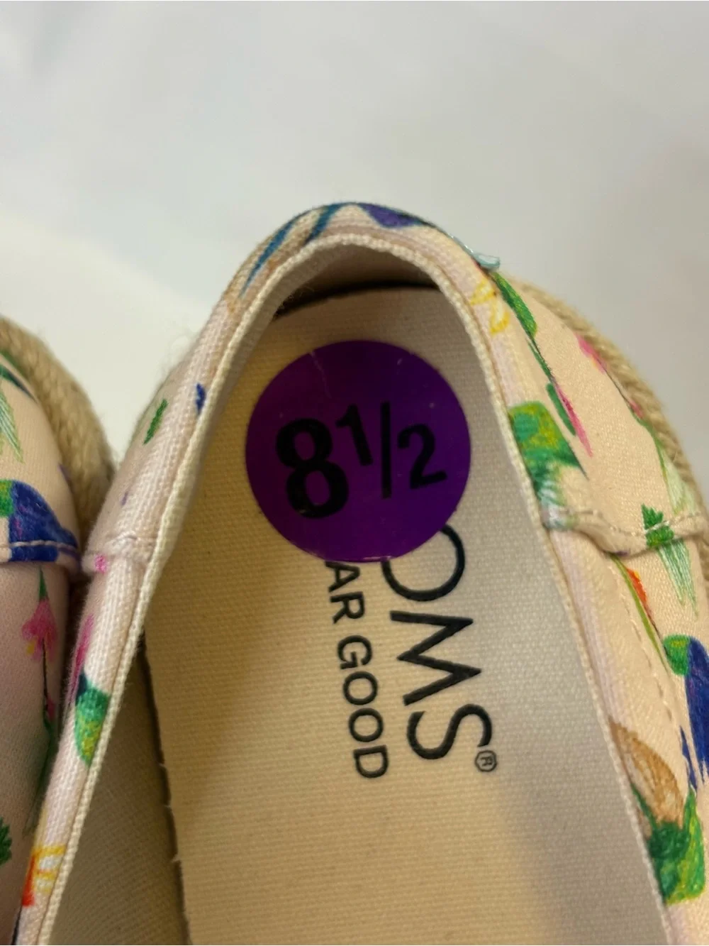 NWOB TOMS Women’s Cream Espadrilles with Colorful Hummingbird Print SZ 8.5 $68